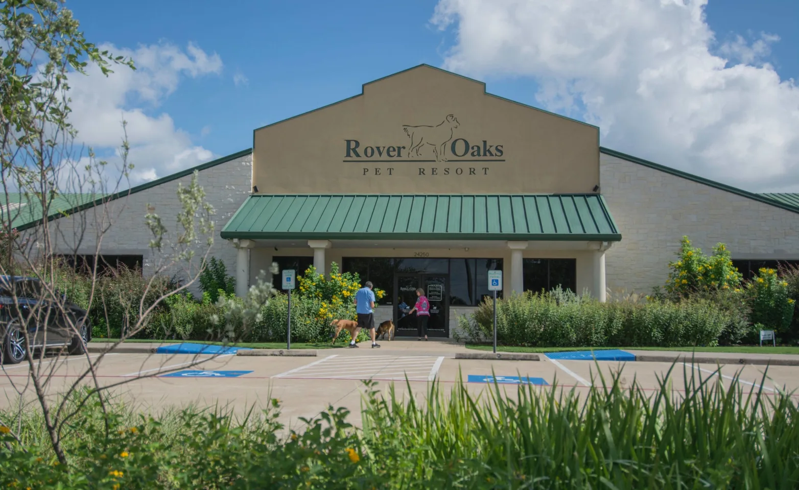 Exterior of Rover Oaks Pet Resort in Katy